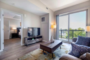 Modern Apt with Luxury Amenities - ESC-708